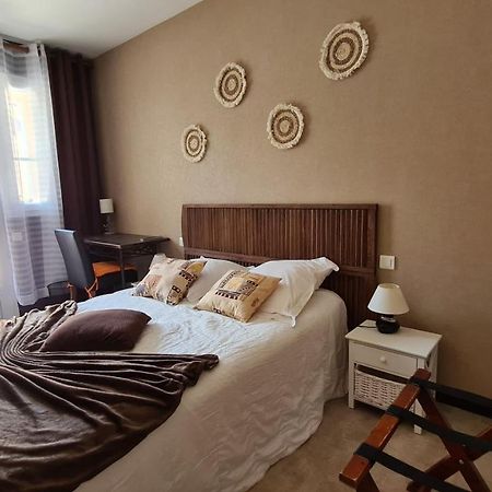Alysa Hotel Parthenay Exterior photo